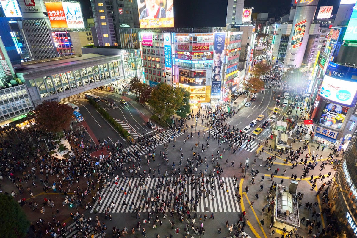 Shibuya crossing in Tokyo at night